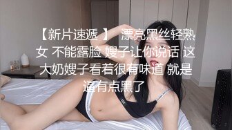 美女被2个朋友故意带到KTV包房挑战刺激啪轮流操