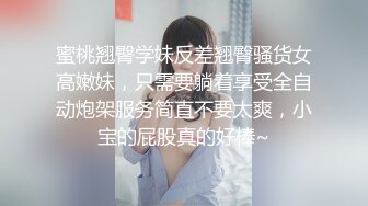 YC商场抄底白衣格子裙长腿美妞 微透蓝内裤一侧漏毛中间有湿痕