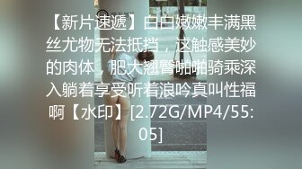 不情不愿的小女友