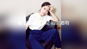 我在厕所洗澡然后出来就看见骚妻在给单男舔鸡巴了