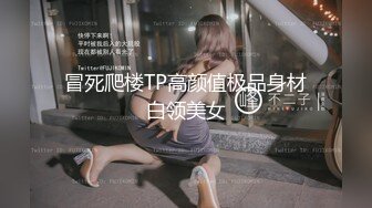 商场女厕全景偷拍美女营业员的微毛小嫩鲍 (1)