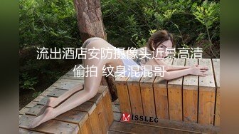 群劈乱伦纹身男一男4女激情大战左拥右抱，轮流展现技师舔弄口交一个个换着操